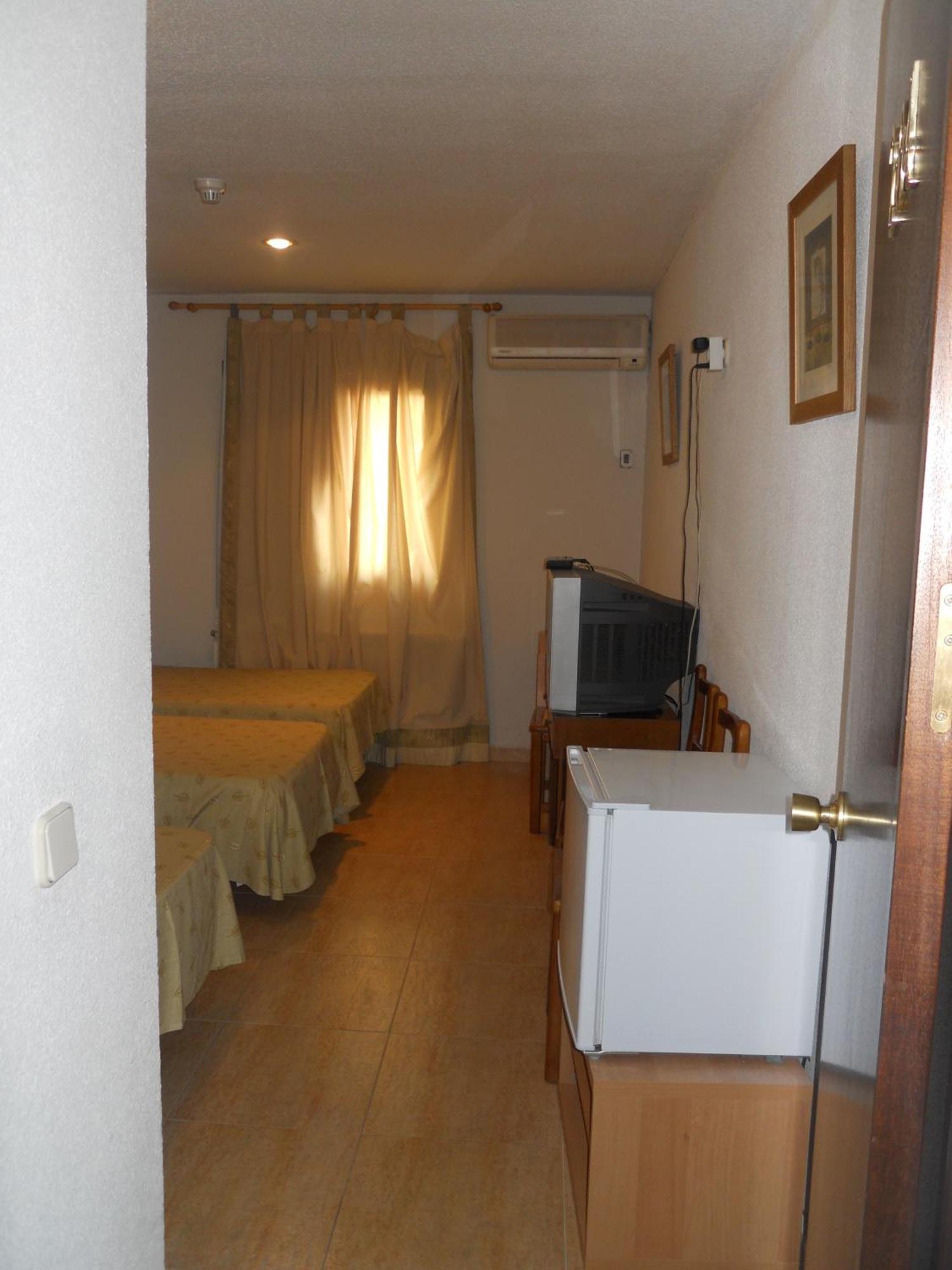 Hostal El Descanso Madrid Kültér fotó