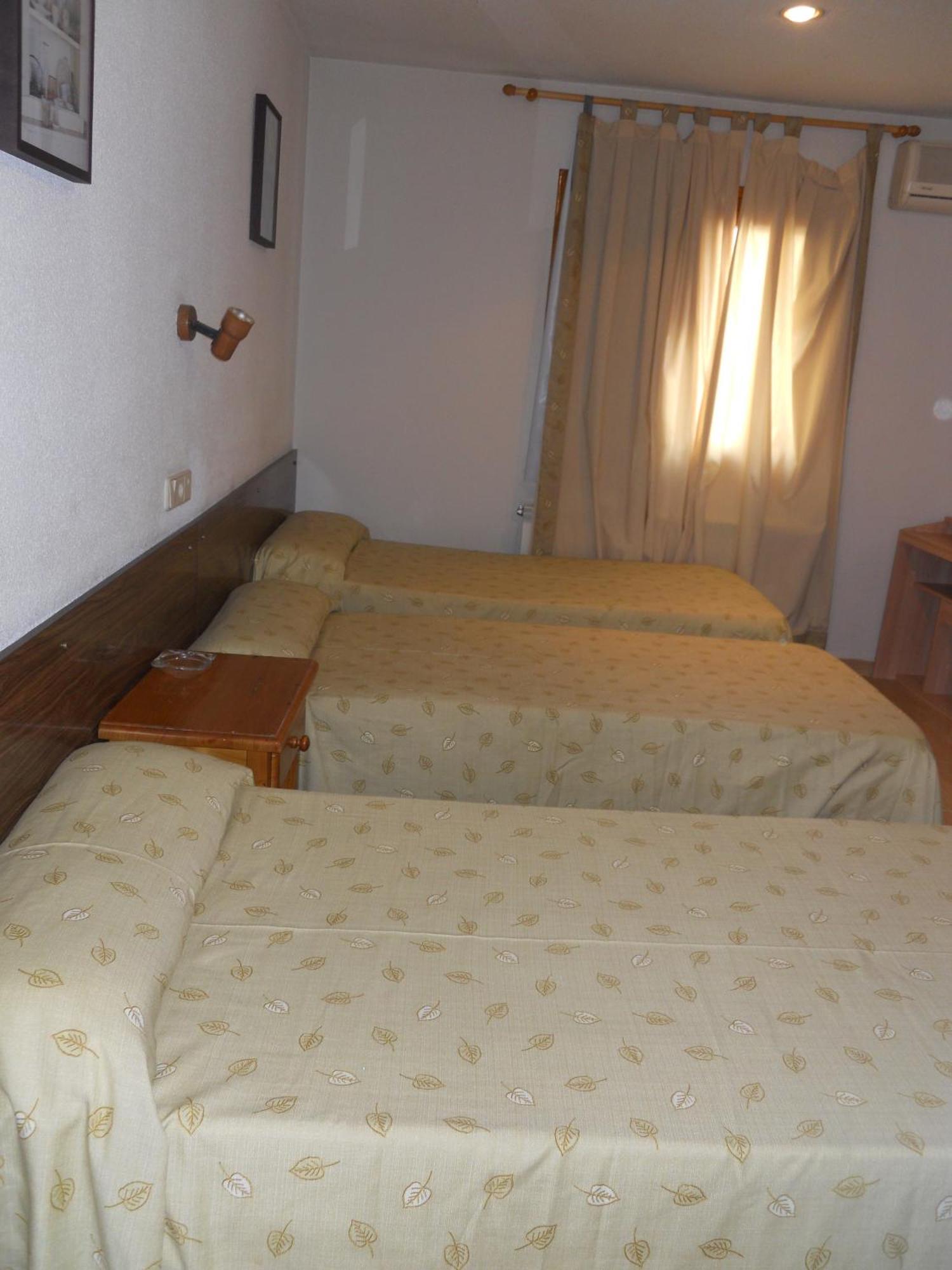 Hostal El Descanso Madrid Kültér fotó