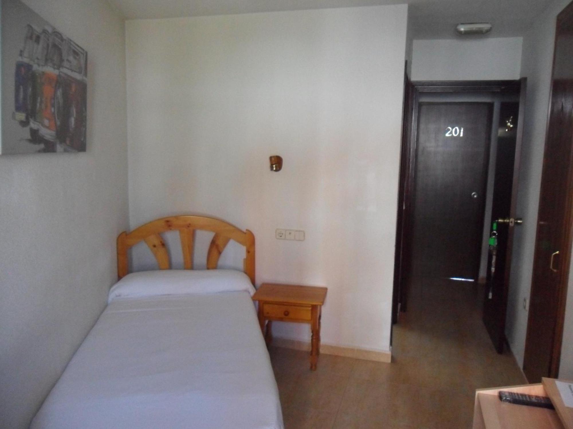 Hostal El Descanso Madrid Kültér fotó