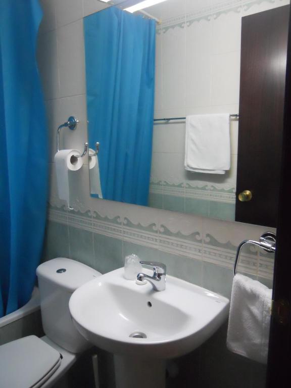 Hostal El Descanso Madrid Szoba fotó