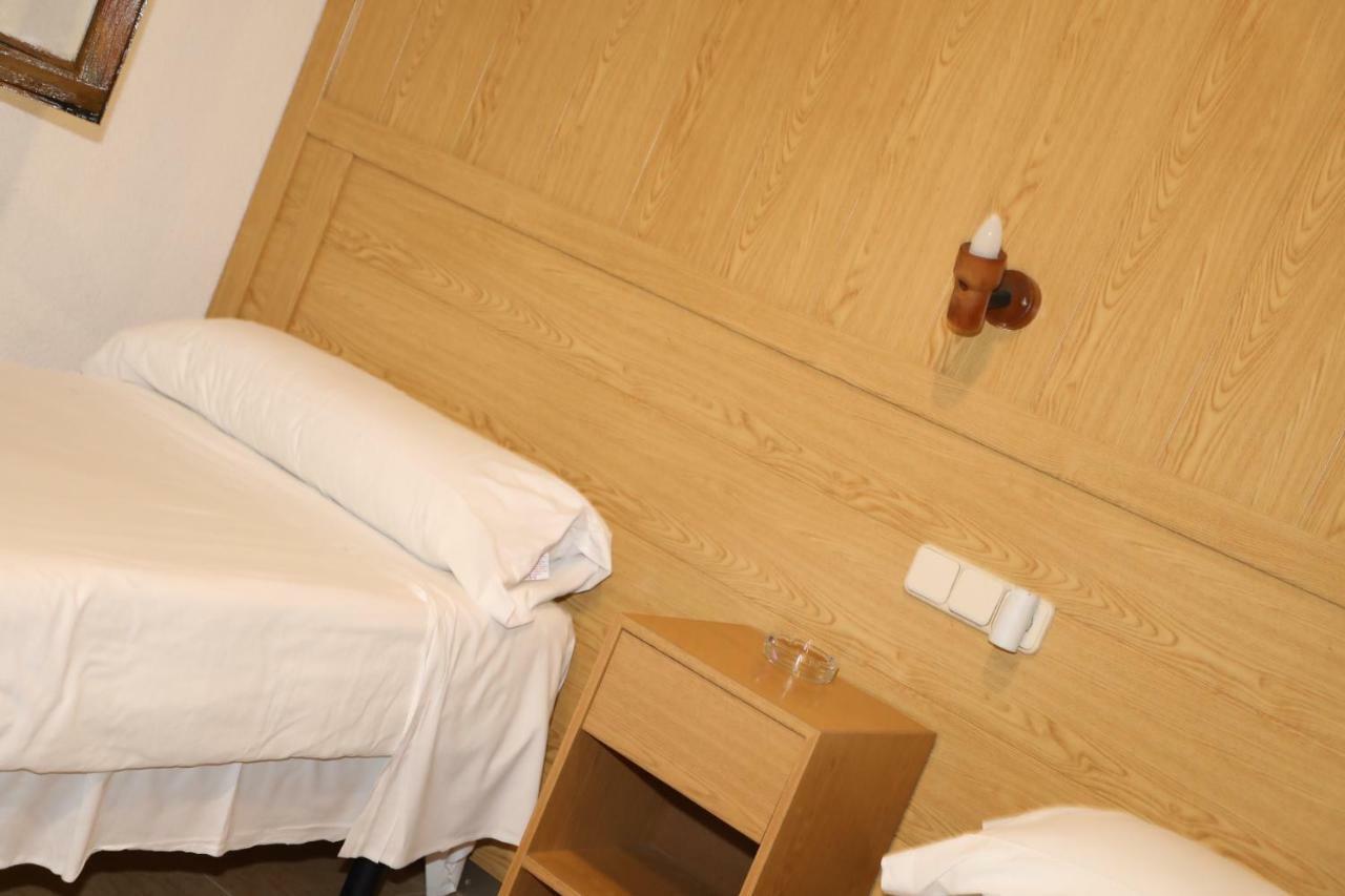 Hostal El Descanso Madrid Kültér fotó