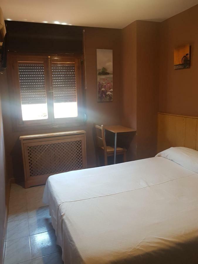 Hostal El Descanso Madrid Kültér fotó