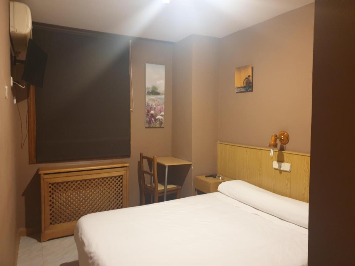 Hostal El Descanso Madrid Kültér fotó