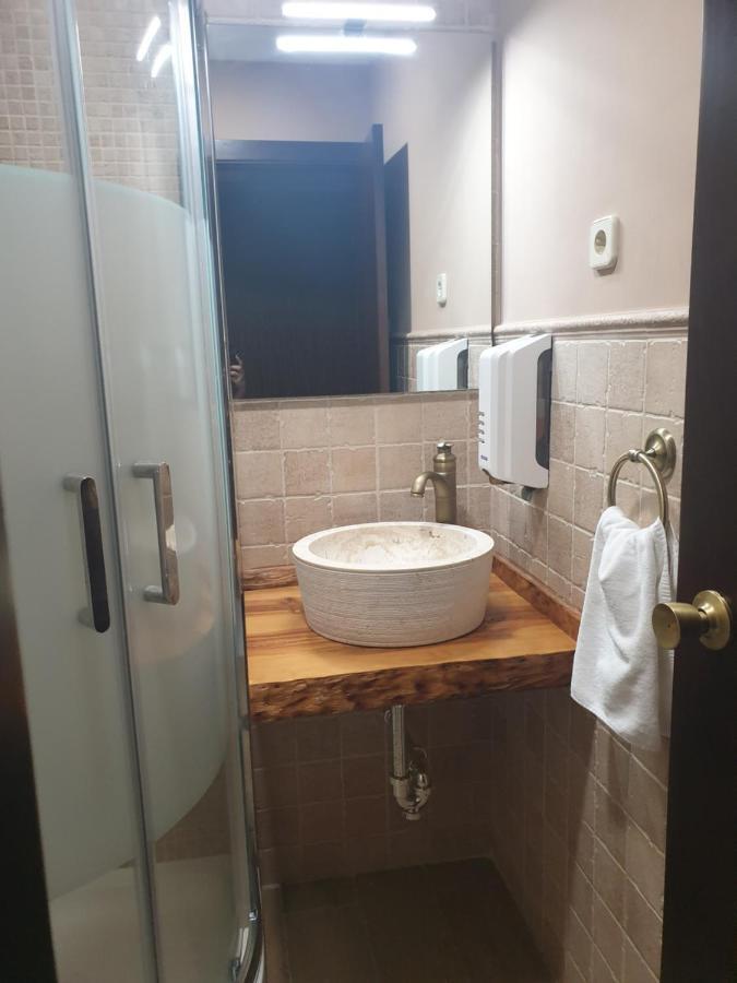 Hostal El Descanso Madrid Kültér fotó