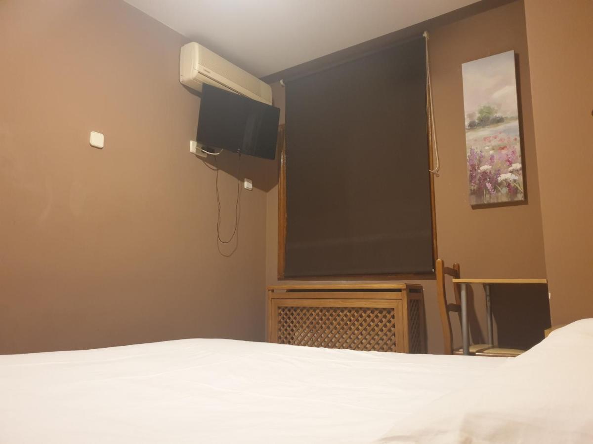 Hostal El Descanso Madrid Kültér fotó